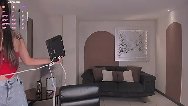 TaraLawrence online show from January 31, 7:23 pm