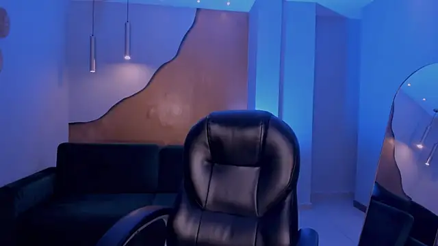 MaddisonLowe online show from March 16, 8:46 pm