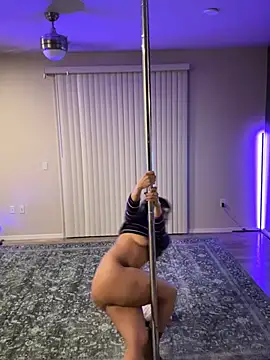 Snapshot of afavoredangel chatting on February 12, 4:29 am afavoredangel online show from February 12, 4:29 am