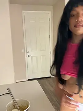 Snapshot of afavoredangel chatting on February 13, 12:06 am afavoredangel online show from February 13, 12:06 am