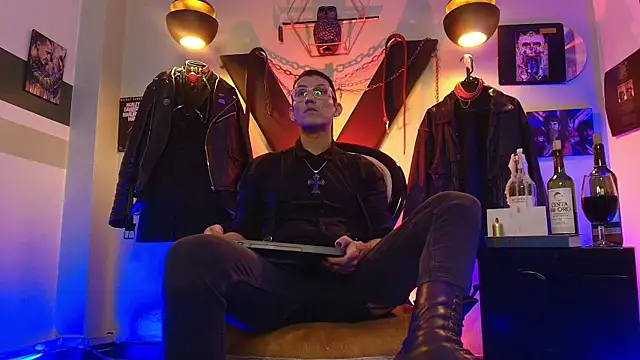 Snapshot of enzopratt chatting on September 24, 6:11 pm enzopratt online show from September 24, 6:11 pm