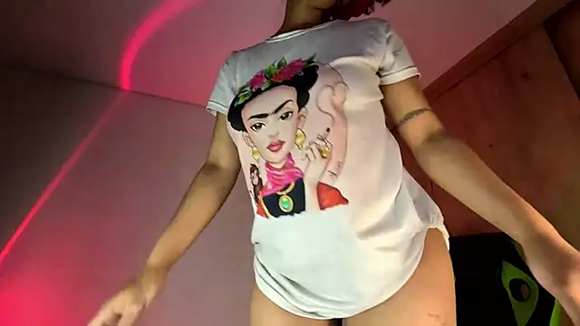 Snapshot of Ale_xandra chatting on July 5, 1:45 am Ale xandra online show from July 5, 1:45 am