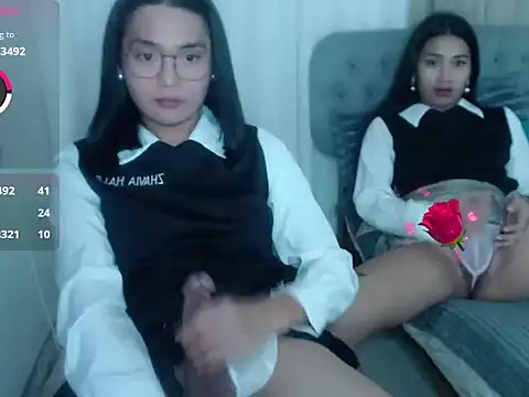 Snapshot of zhaviahale21 chatting on June 27, 5:29 pm zhaviahale21 online show from June 27, 5:29 pm