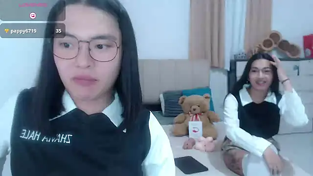 Snapshot of zhaviahale21 chatting on July 24, 2:37 pm zhaviahale21 online show from July 24, 2:37 pm