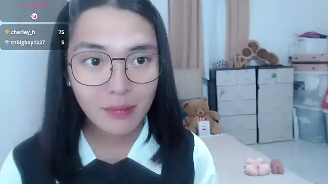 Snapshot of zhaviahale21 chatting on July 28, 3:32 pm zhaviahale21 online show from July 28, 3:32 pm