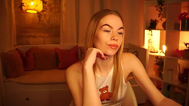 Snapshot of sn0w_barbie chatting on December 5, 12:11 pm sn0w barbie online show from December 5, 12:11 pm