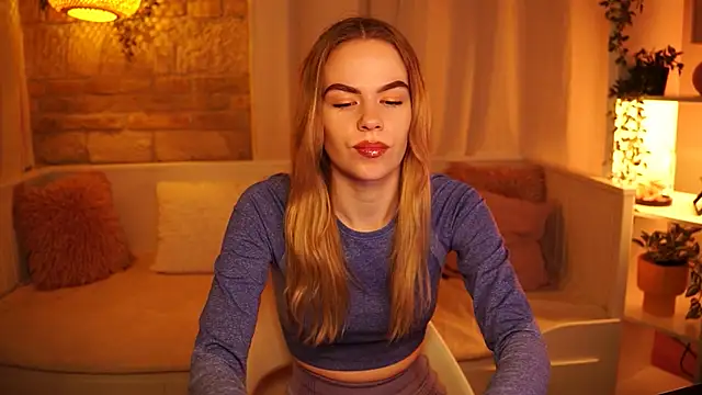 Snapshot of sn0w_barbie chatting on January 19, 8:29 am sn0w barbie online show from January 19, 8:29 am