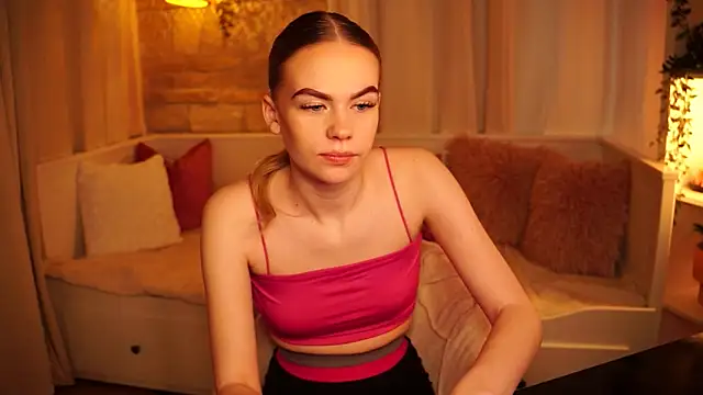 Snapshot of sn0w_barbie chatting on January 26, 10:55 am sn0w barbie online show from January 26, 10:55 am