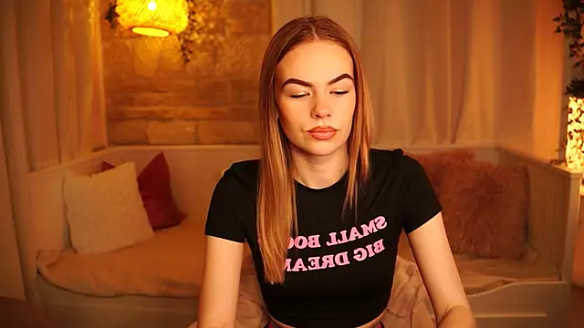 Snapshot of sn0w_barbie chatting on February 20, 9:22 am sn0w barbie online show from February 20, 9:22 am