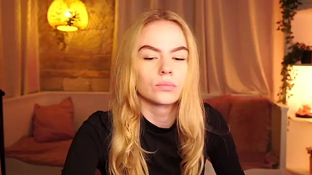 Snapshot of sn0w_barbie chatting on September 16, 6:36 am sn0w barbie online show from September 16, 6:36 am