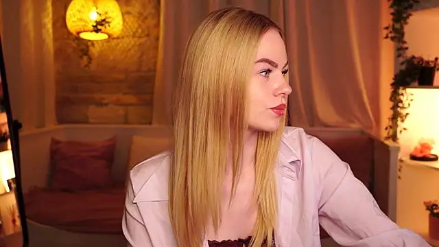 Snapshot of sn0w_barbie chatting on September 18, 8:27 am sn0w barbie online show from September 18, 8:27 am