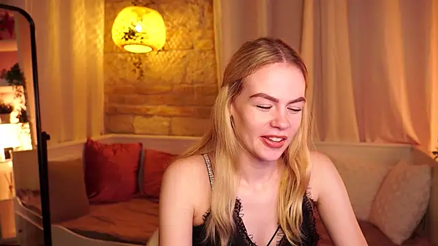 Snapshot of sn0w_barbie chatting on October 7, 9:28 am sn0w barbie online show from October 7, 9:28 am