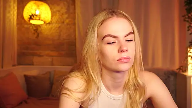 Snapshot of sn0w_barbie chatting on November 3, 9:43 am sn0w barbie online show from November 3, 9:43 am