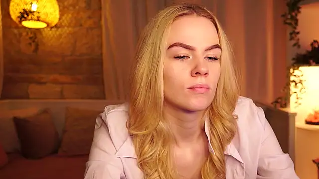 Snapshot of sn0w_barbie chatting on November 4, 9:41 am sn0w barbie online show from November 4, 9:41 am