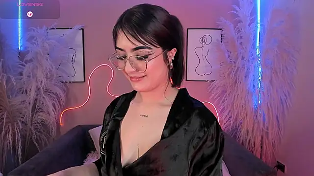 Megan mooree  online show from December 29, 5:12 pm