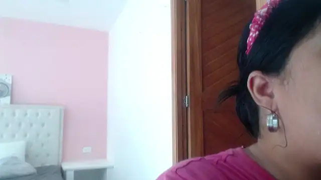 Snapshot of Gabycutee chatting on February 12, 7:53 pm Gabycutee online show from February 12, 7:53 pm