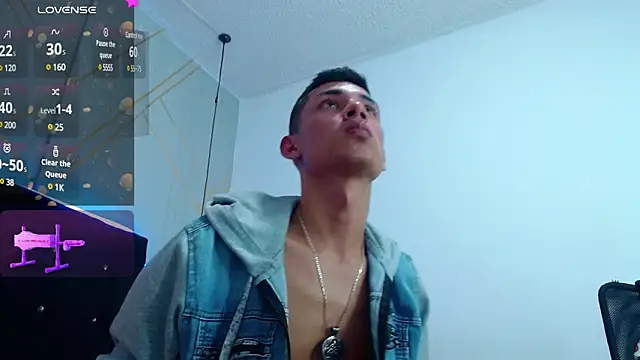 Snapshot of Oliver_king_sex chatting on January 13, 10:56 pm Oliver king sex online show from January 13, 10:56 pm