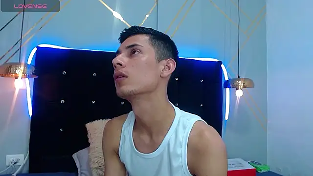 Snapshot of Oliver_king_sex chatting on January 20, 11:10 pm Oliver king sex online show from January 20, 11:10 pm