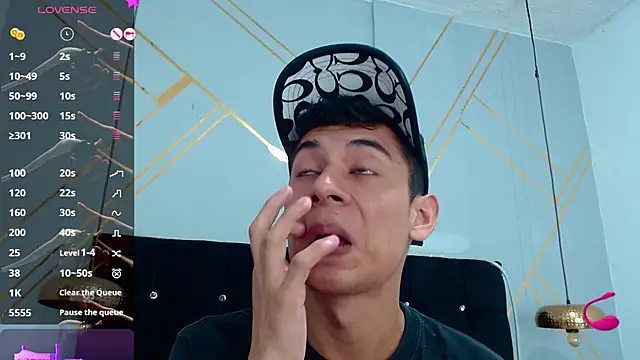 Snapshot of Oliver_king_sex chatting on March 3, 5:50 pm Oliver king sex online show from March 3, 5:50 pm