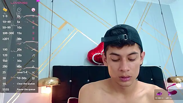 Snapshot of Oliver_king_sex chatting on March 4, 11:32 pm Oliver king sex online show from March 4, 11:32 pm