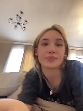 Holly Molii online show from June 14, 11:34 am