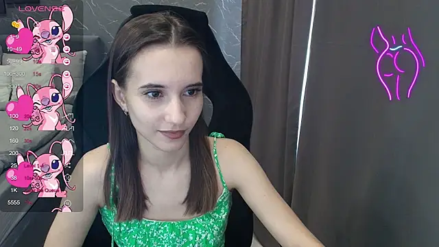 Snapshot of Alice_Weiss chatting on November 6, 10:38 am Alice Weiss online show from November 6, 10:38 am