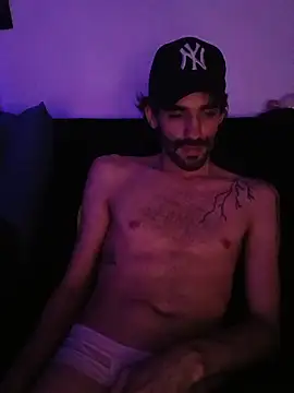 Snapshot of johngil0995 chatting on November 10, 11:31 am johngil0995 online show from November 10, 11:31 am