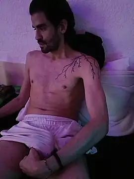 Snapshot of johngil0995 chatting on November 17, 3:23 am johngil0995 online show from November 17, 3:23 am