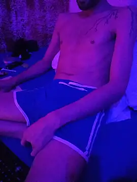 Snapshot of johngil0995 chatting on November 22, 8:24 am johngil0995 online show from November 22, 8:24 am