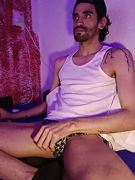 Snapshot of johngil0995 chatting on November 23, 8:58 am johngil0995 online show from November 23, 8:58 am