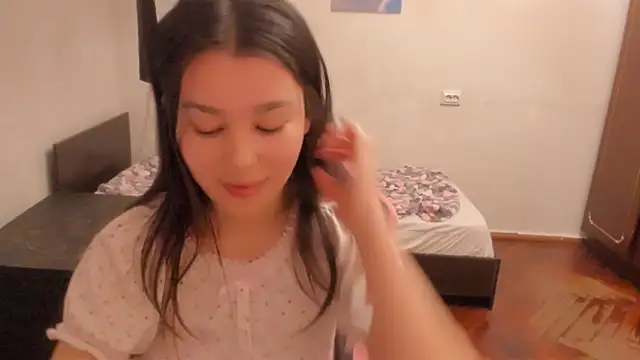 Snapshot of LunaXmii chatting on March 3, 10:20 pm LunaXmii online show from March 3, 10:20 pm