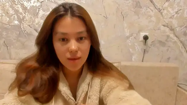 Snapshot of LunaXmii chatting on April 21, 10:45 pm LunaXmii online show from April 21, 10:45 pm