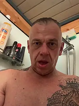 JakubW79 online show from October 18, 3:31 am