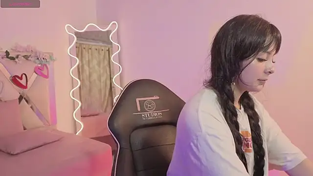 Snapshot of hina_tay chatting on January 18, 3:10 am hina tay online show from January 18, 3:10 am