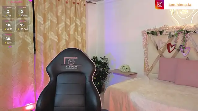 Snapshot of hina_tay chatting on February 8, 3:21 am hina tay online show from February 8, 3:21 am