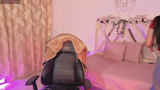 Snapshot of hina_tay chatting on February 25, 3:05 am hina tay online show from February 25, 3:05 am