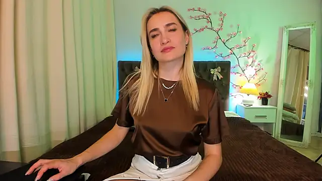 KateOwyns online show from March 29, 12:38 pm