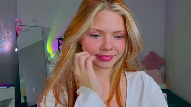 Red  Candy online show from November 17, 12:33 pm