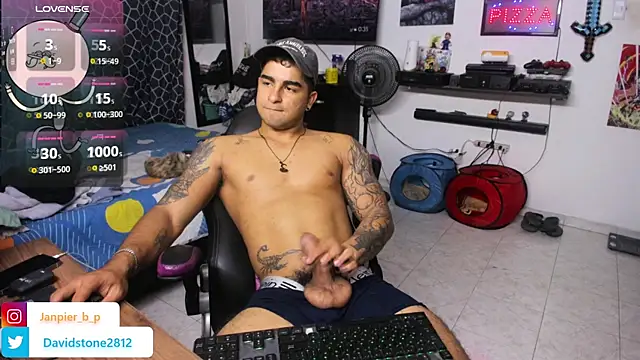 Snapshot of cJuan111 chatting on January 20, 2:22 am cJuan111 online show from January 20, 2:22 am