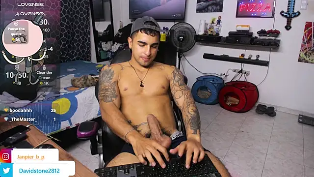 Snapshot of cJuan111 chatting on February 20, 11:10 pm cJuan111 online show from February 20, 11:10 pm