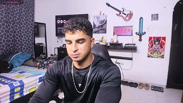 Snapshot of cJuan111 chatting on February 27, 12:21 am cJuan111 online show from February 27, 12:21 am