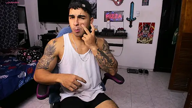 Snapshot of cJuan111 chatting on March 23, 1:09 am cJuan111 online show from March 23, 1:09 am