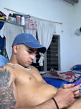 Snapshot of cJuan111 chatting on September 23, 4:48 am cJuan111 online show from September 23, 4:48 am