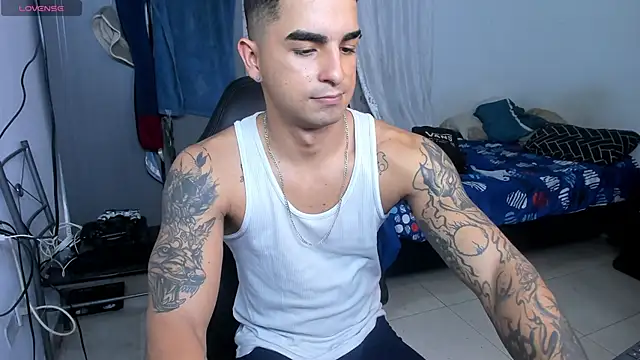 Snapshot of cJuan111 chatting on November 20, 12:55 am cJuan111 online show from November 20, 12:55 am