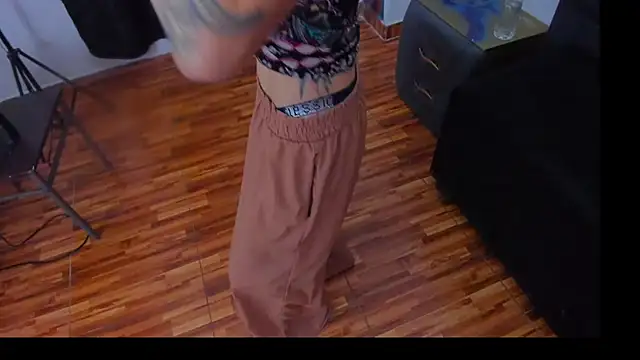 Snapshot of fulfill_fantasies1 chatting on October 31, 10:49 am fulfill fantasies1 online show from October 31, 10:49 am