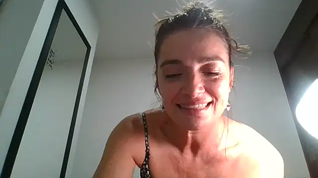 Liloo8923 online show from December 18, 1:26 am
