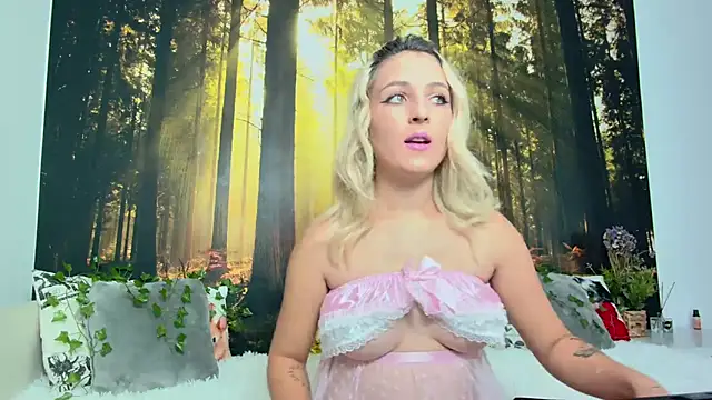 LittleAngelXO online show from October 7, 7:22 pm