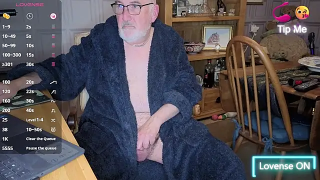 Adamdaddybear online show from October 17, 8:22 pm