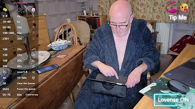 Adamdaddybear online show from November 1, 9:06 pm