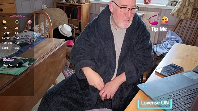 Adamdaddybear online show from November 15, 9:28 am